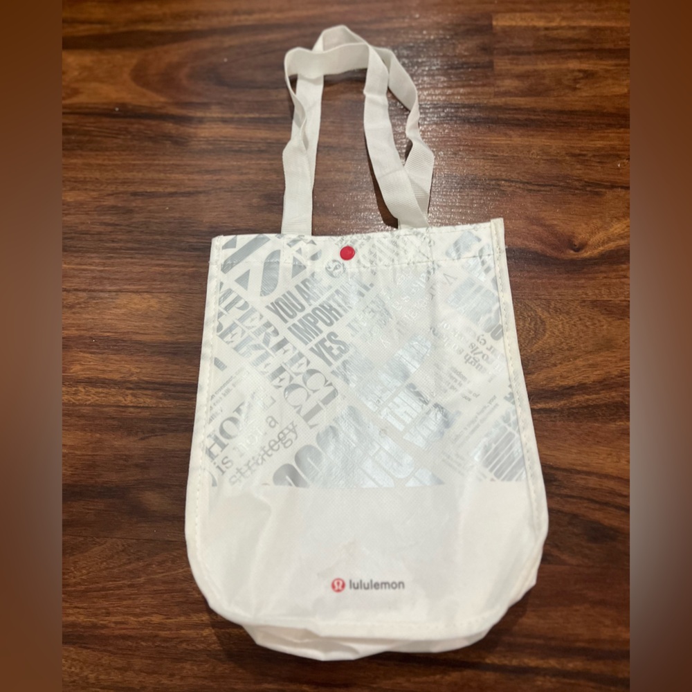 🍋Lululemon Athletica White Geometric Tote Bag